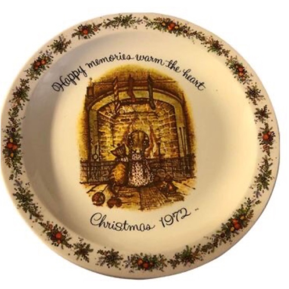 Vintage Christmas Holly Hobbie plate, happy memories warm the heart - 1972, 10”